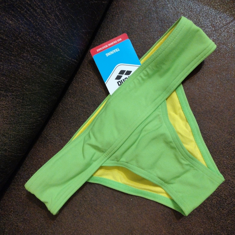 Arena. Womens Swimwear Unique Brief Leaf-Yellow Star. Green Size 28 training